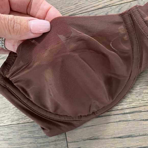 SKIMS No Show Molded Unlined Balconette Bra - Picture 3 of 6